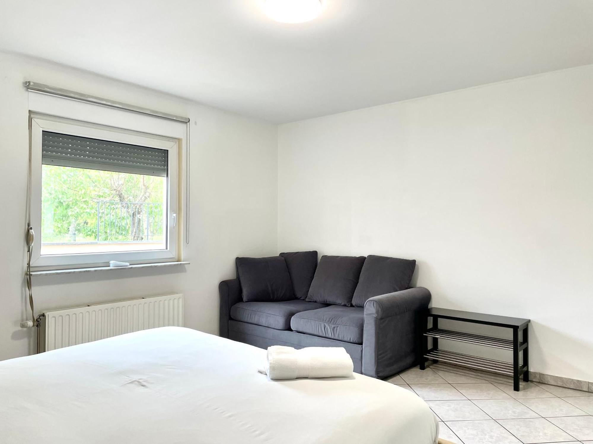 Large Room In Schuttrange Free Parking 10Mins To Airport Excellent Customer Services Exterior foto